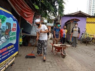 Dengan Semangat Berbenah, Warga Kampung Kubur Gelar Gotongroyong Bersihkan