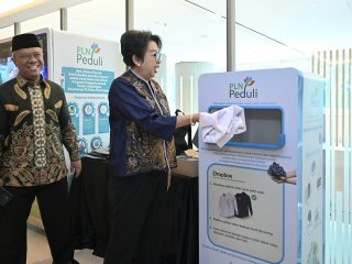 Daur Ulang Sampah, PLN Sediakan Mesin Penampung Botol Plastik dan Baju Bekas
