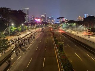 Pakai Water Canon, Polisi Bubarkan Massa Demo di Gedung DPR 