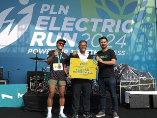 PLN Electric Run 2024, Lima Pengemudi Ojol Prasejahtera Peroleh Motor Listrik