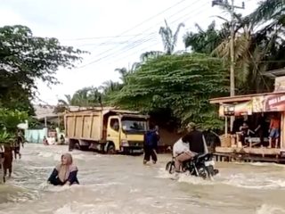 Sungai Bilah Meluap, Ratusan Rumah di Desa Labuhanbatu Teredam Banjir