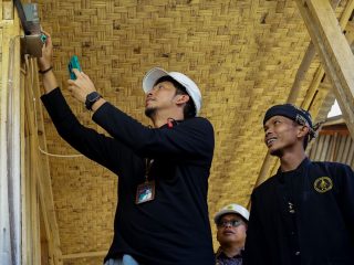 HLN ke 79, PLN Nyalakan Mimpi Masyarakat Adat di Sukabumi Lewat  Sambung Listrik Gratis