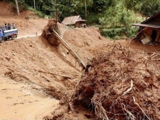 Sekeluarga Tewas Tertimpa Longsor di Purworejo