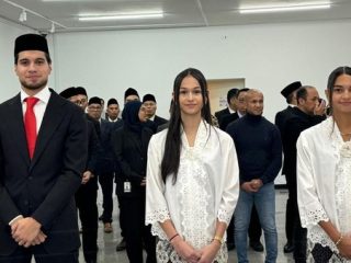 Ambil Sumpah di KBRI Copenhagen, Kevin Diks, Estella dan Noa Resmi Jadi WNI