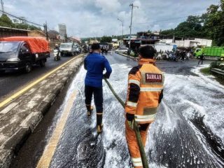 Cairan Kimia Tumpah di Padalarang, Kendaraan Rusak-Ratusan Orang Luka-luka