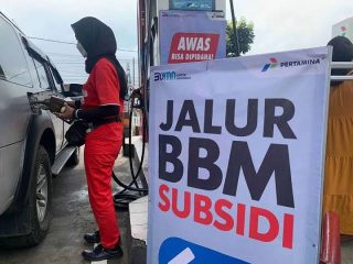 Skema Pembatasan Bahan Bakar akan Ditetapkan, Kendaraan Pelat Hitam Dilarang Minum BBM Subsidi