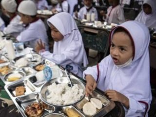 Megawati Minta Anggaran Makan Begizi Gratis Dihitung Ulang, Nasdem Angkat Bicara 